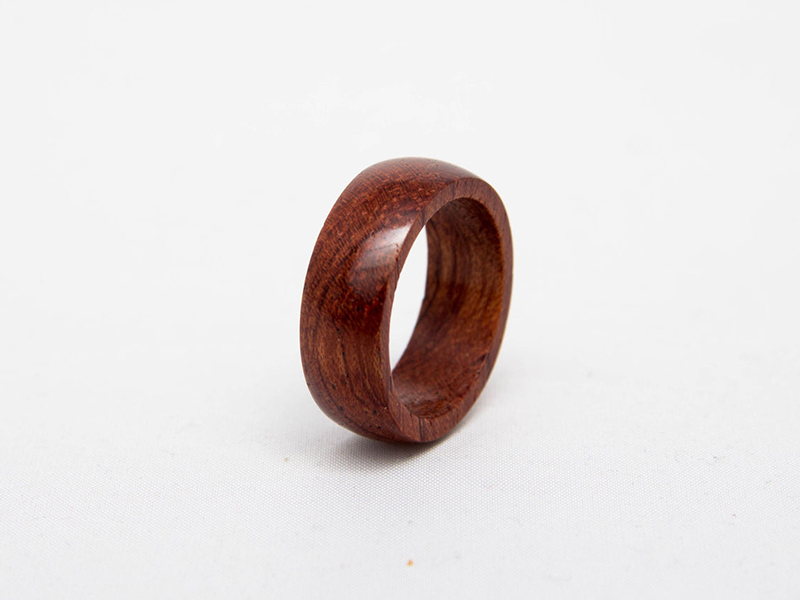 Амулет-кольцо из дерева